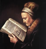 Femme lisant la Bible