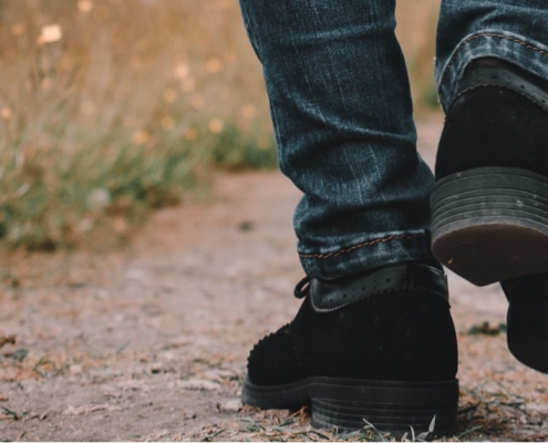 Marcher - Photo par Artem Maltsev (unsplash.com)