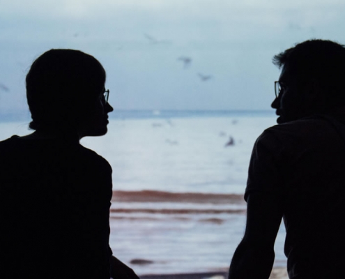 Conversation entre deux personnes - Photo par Étienne Boulanger (unsplash.com)