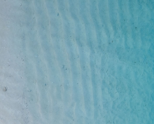 Eau, plage, profondeur - Photo par Damon Hall (unsplash.com)