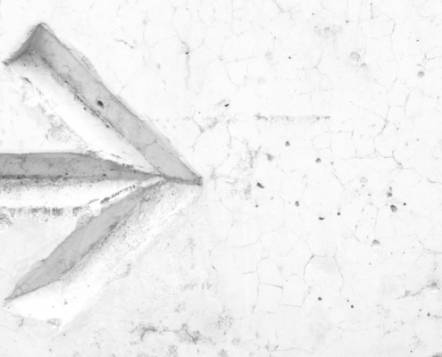 Flèche - Photo par Nik (unsplash.com)
