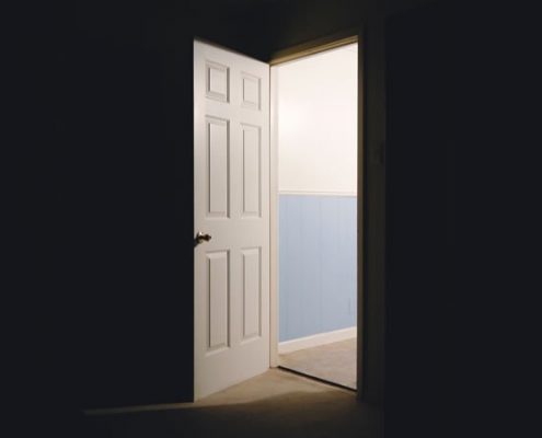 Porte ouverte par Matthew T Rader (unsplash.com)