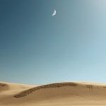 Désert et lune de Jordan Steranka (unsplash.com)