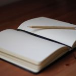 Cahier vierge ouvert par Jan Kahanek (unsplash.com)