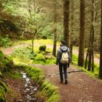 Personne en marche dans la nature