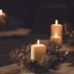 Bougies de Noël de Lara Nyhuis (unsplash.com)