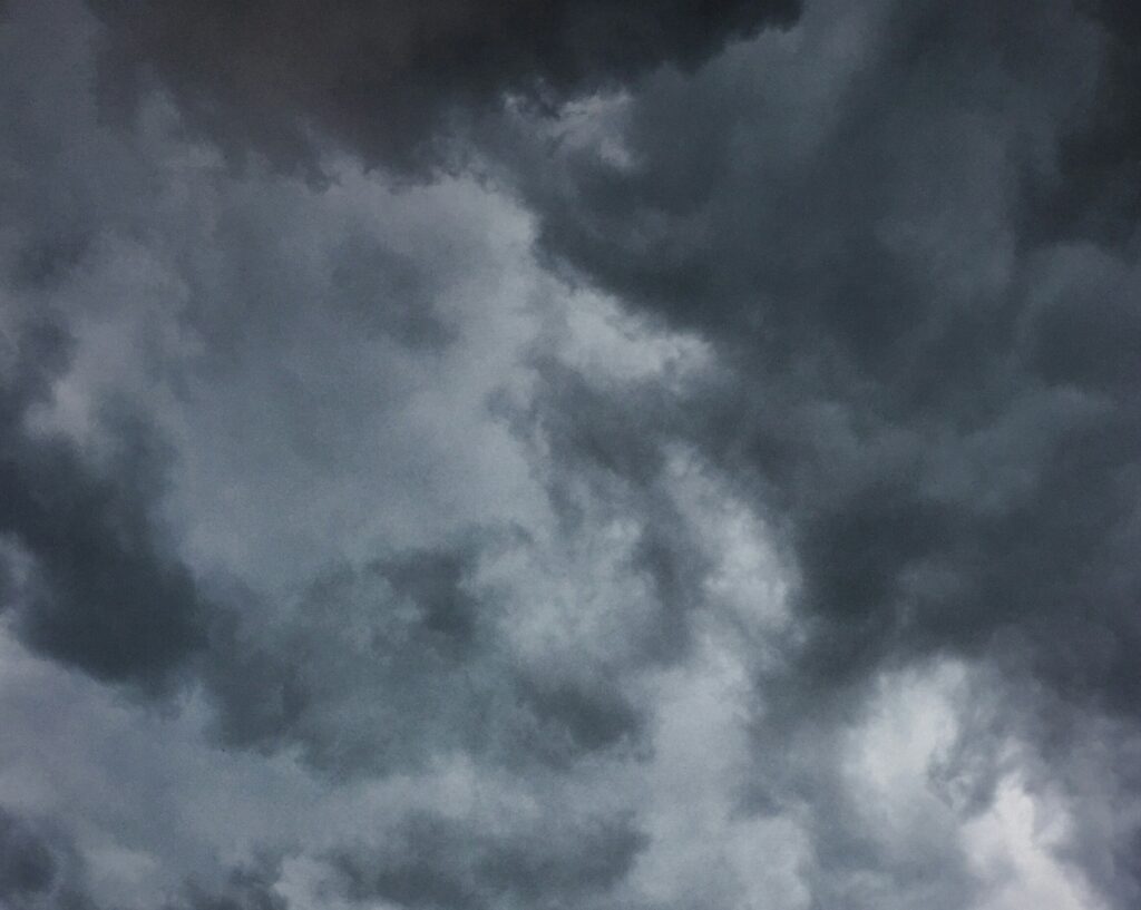 Ciel nuageux de Tobias Stonjeck (unsplash.com)