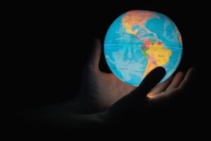 Prendre soin du monde par Greg Rosenke (unsplash.com)