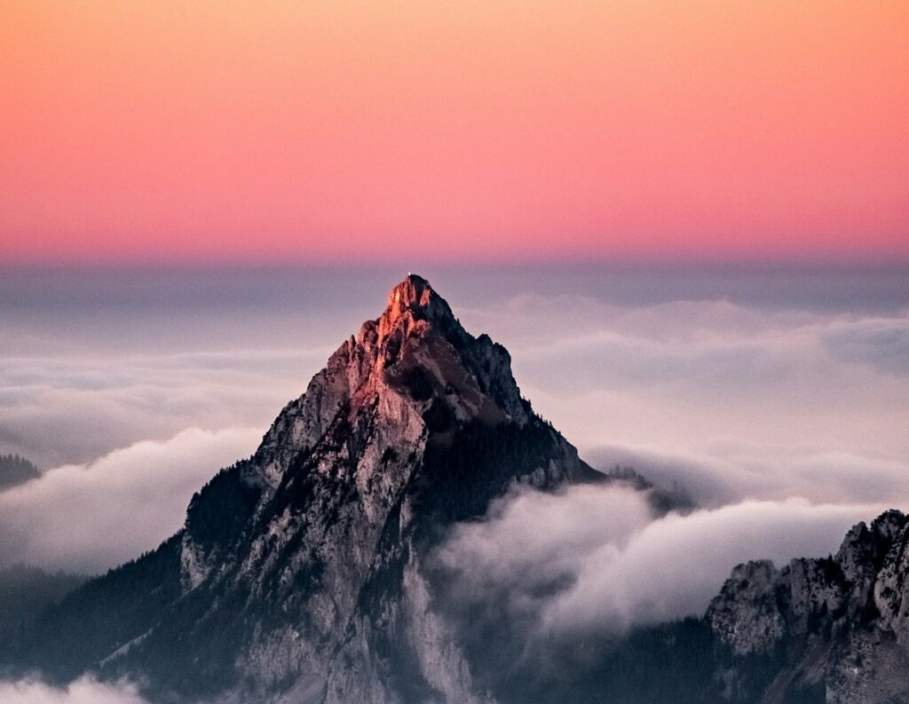 Montage, nuages et horizon par Boris Baldinger (unsplash.com)