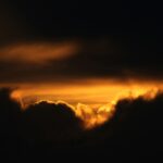 Lumière, ciel et noirceur de Tracy Kolenchuk (unsplash.com)