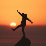Homme et soleil par Aziz Acharki (unsplash.com)