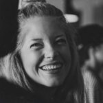 Jeune femme avec un beau sourire de Jesse Ramirez (unsplash.com)